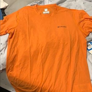 Columbia t shirt